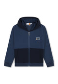 Marineblaues und dunkelblaues Timberland-Reißverschluss-Hoodie mit Fronttaschen, gerippten Bündchen und Kapuze, das mit einem kleinen Timberland-Logo-Patch versehen ist.