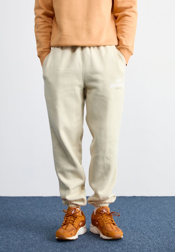 Nike Sportswear CLUB PANT - Tracksuit bottoms - khaki