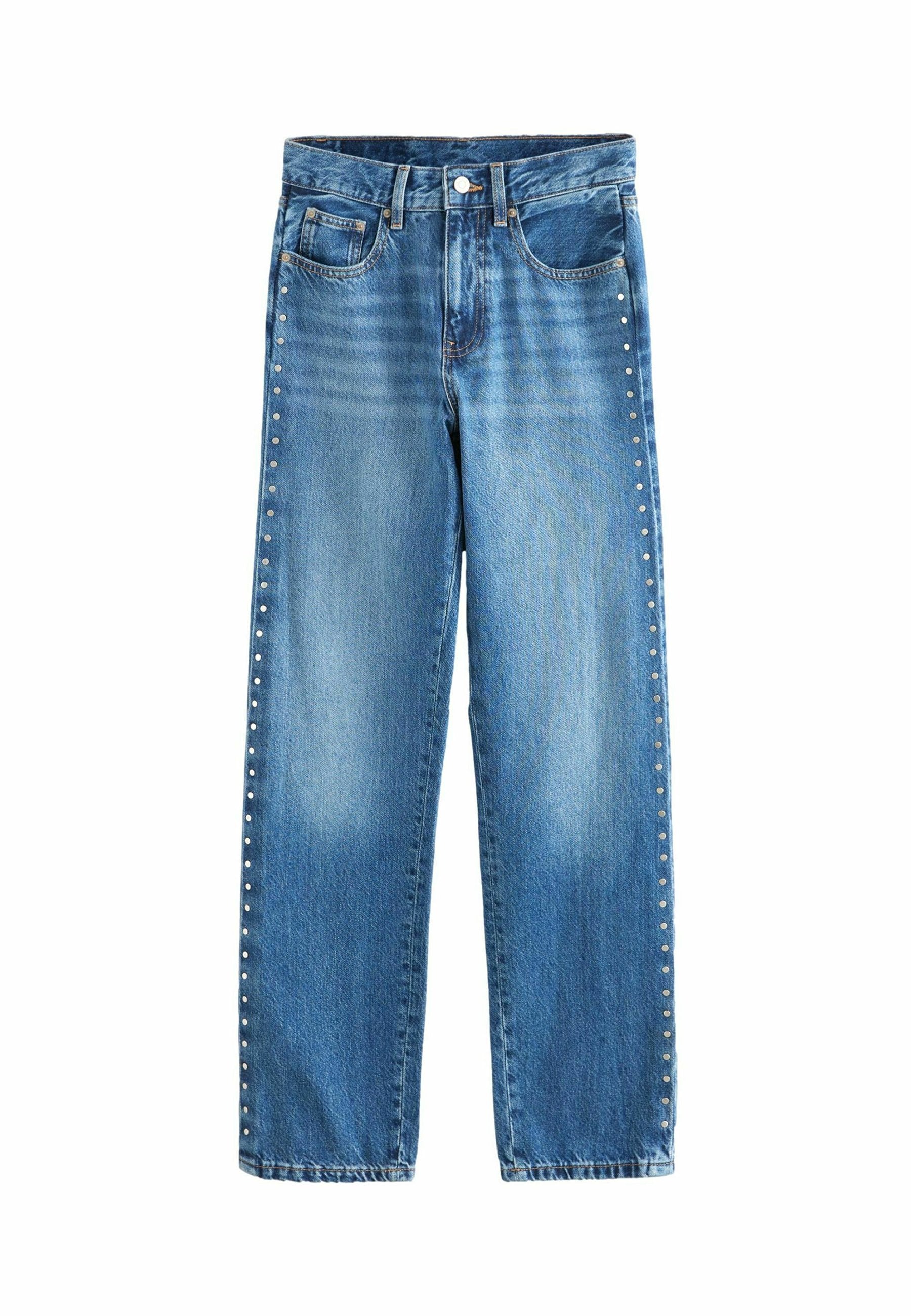 Blaue Jeans aus Denim mit geradem Beinmund, ausgestattet mit silbernen Nieten entlang der äußeren Nähte und einem klassischen Fünf-Taschen-Design.