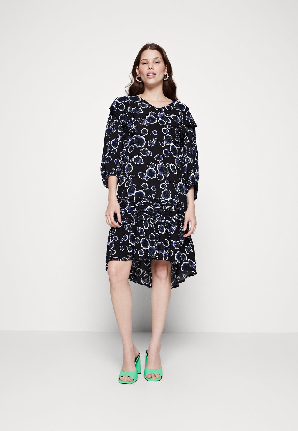Soaked in Luxury ZAYA DROP WAIST DRESS