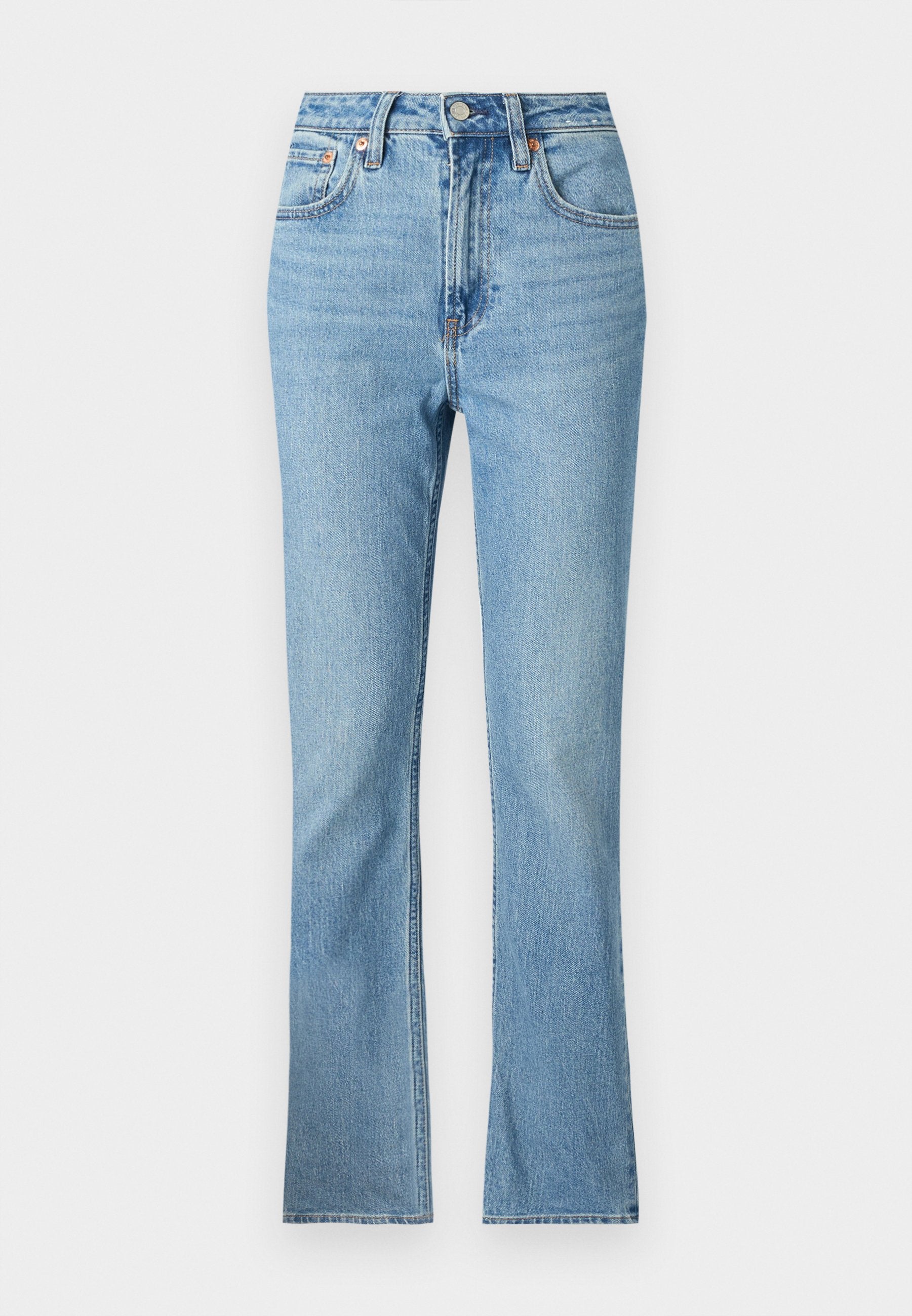 Hellblaue Jeans mit hoher Taille, ausgestelltem Bein und klassischem Fünf-Taschen-Stil. Mit Gürtelschlaufen und sichtbaren Nähten.