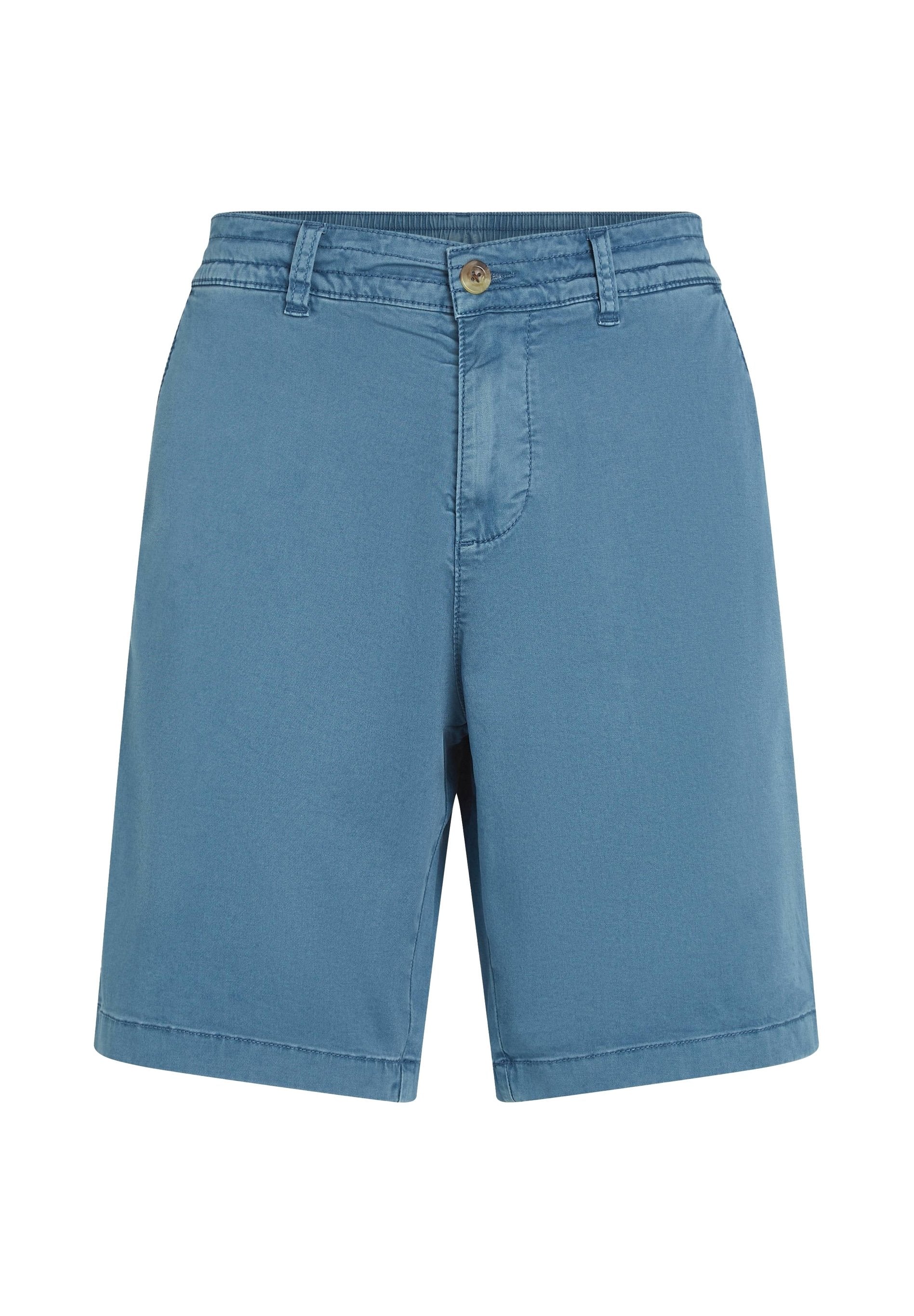 Blaue Baumwollshorts mit glatter Textur, Knopfverschluss und Gürtelschlaufen. Gerades Bein Design und Standardlänge. Keine sichtbaren Muster.