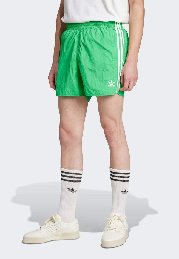 adidas Originals SPRINTER - Shorts - energy green   white