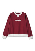 Bordeauxfarbener Sweatshirt mit weißen Akzenten, ausgestattet mit einem V-Ausschnitt und einem gestickten "pegador"-Logo in Weiß auf der Brust.