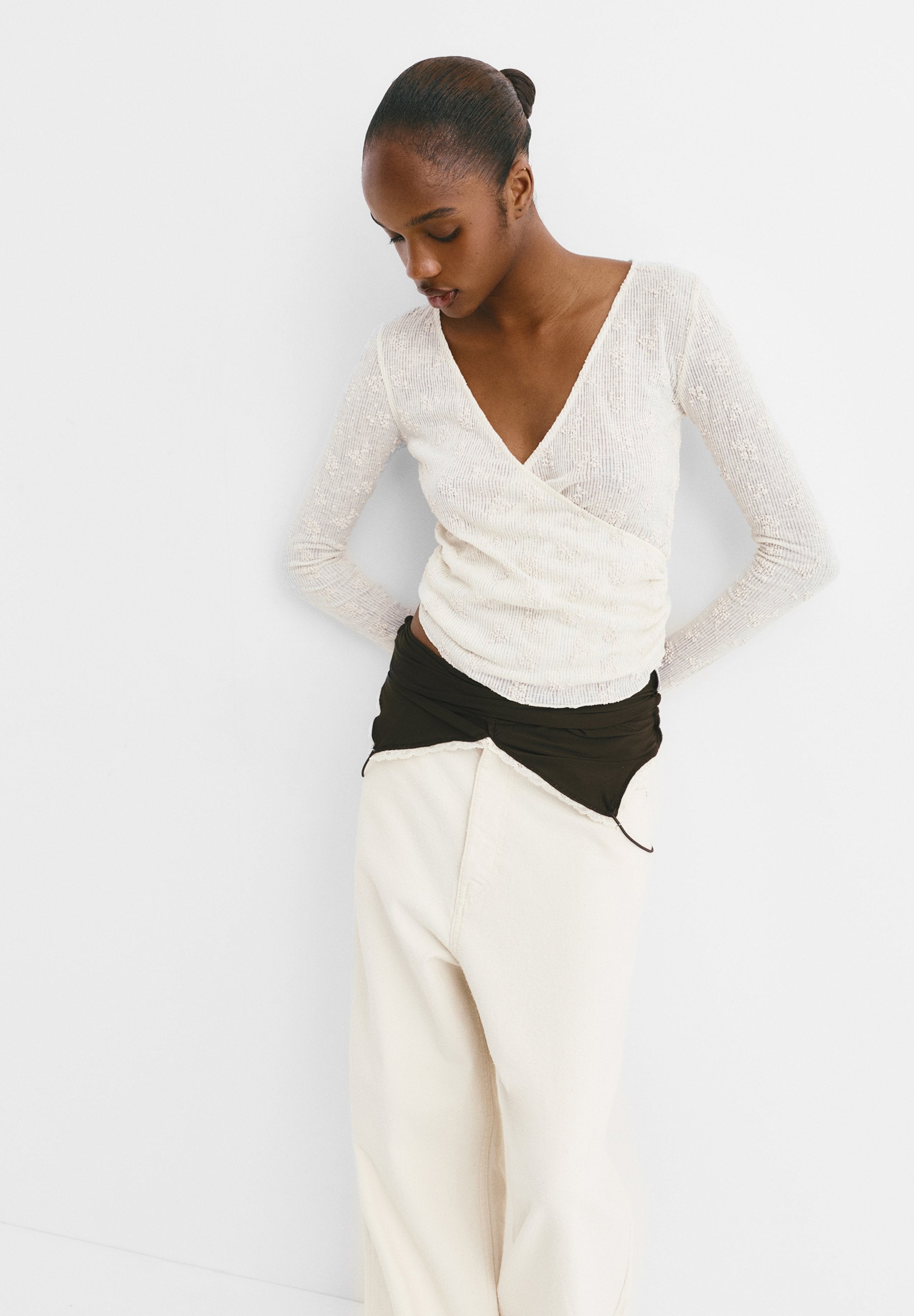 PULL&BEAR SURPLICE WITH FLOWERS