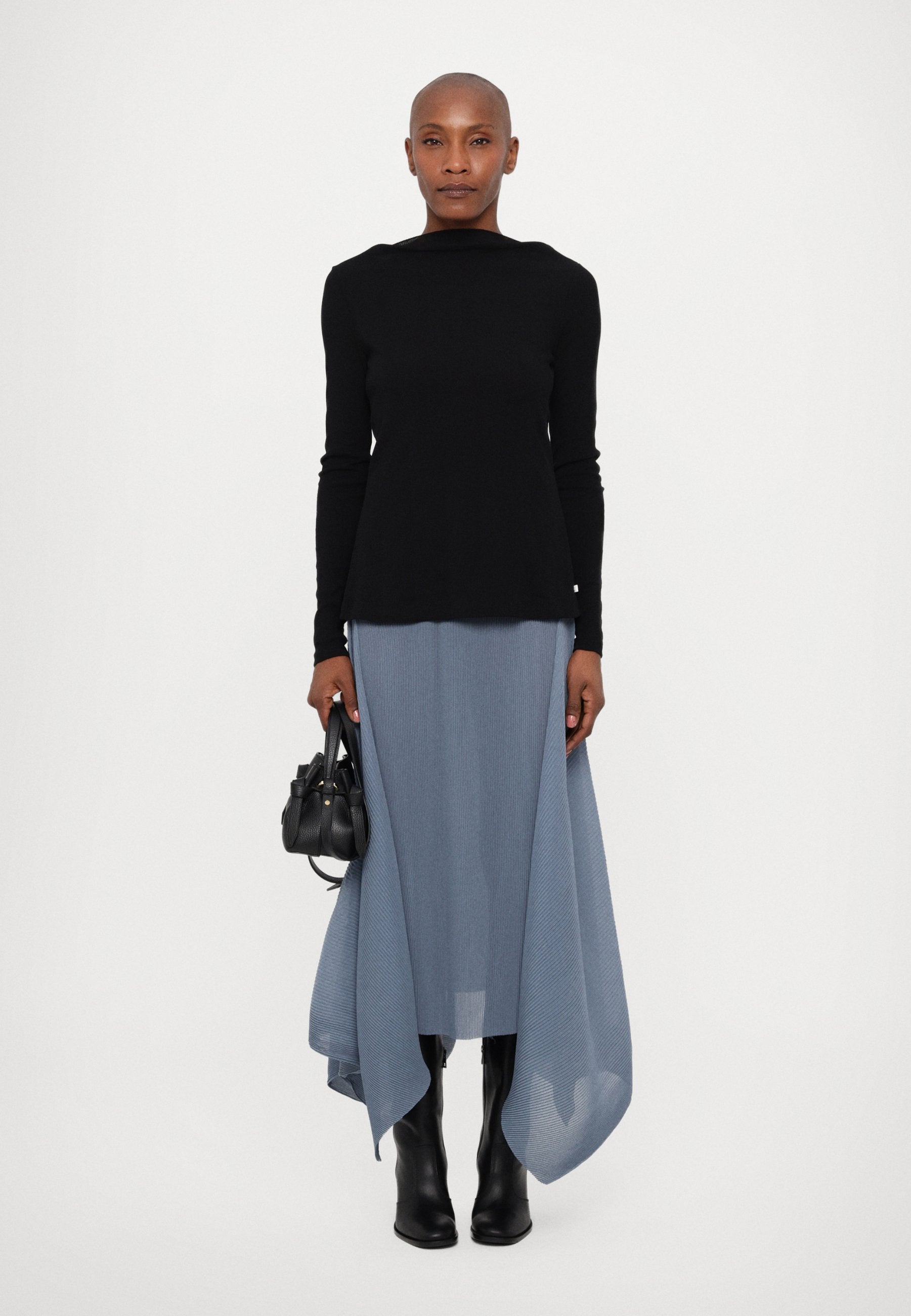 CLOSED LONG SLEEVE