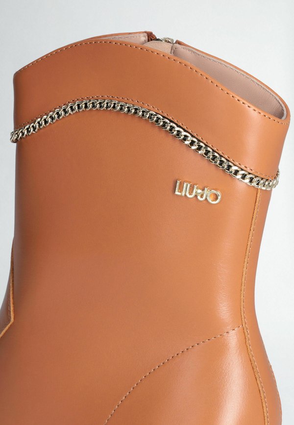 LIU JO WITH JEWEL CHAIN