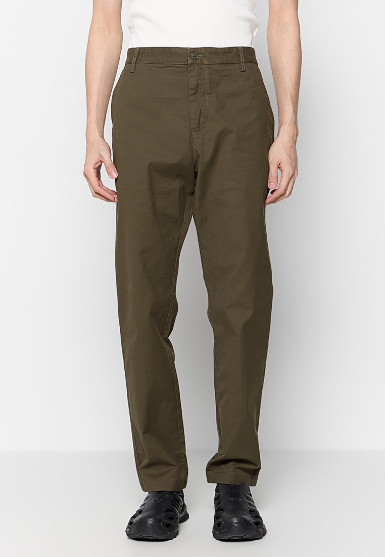 Khaki-Chinos aus Baumwollgemisch, mit geradem Bein, Reißverschluss und Knopfverschluss. Ideal für den Freizeitlook.