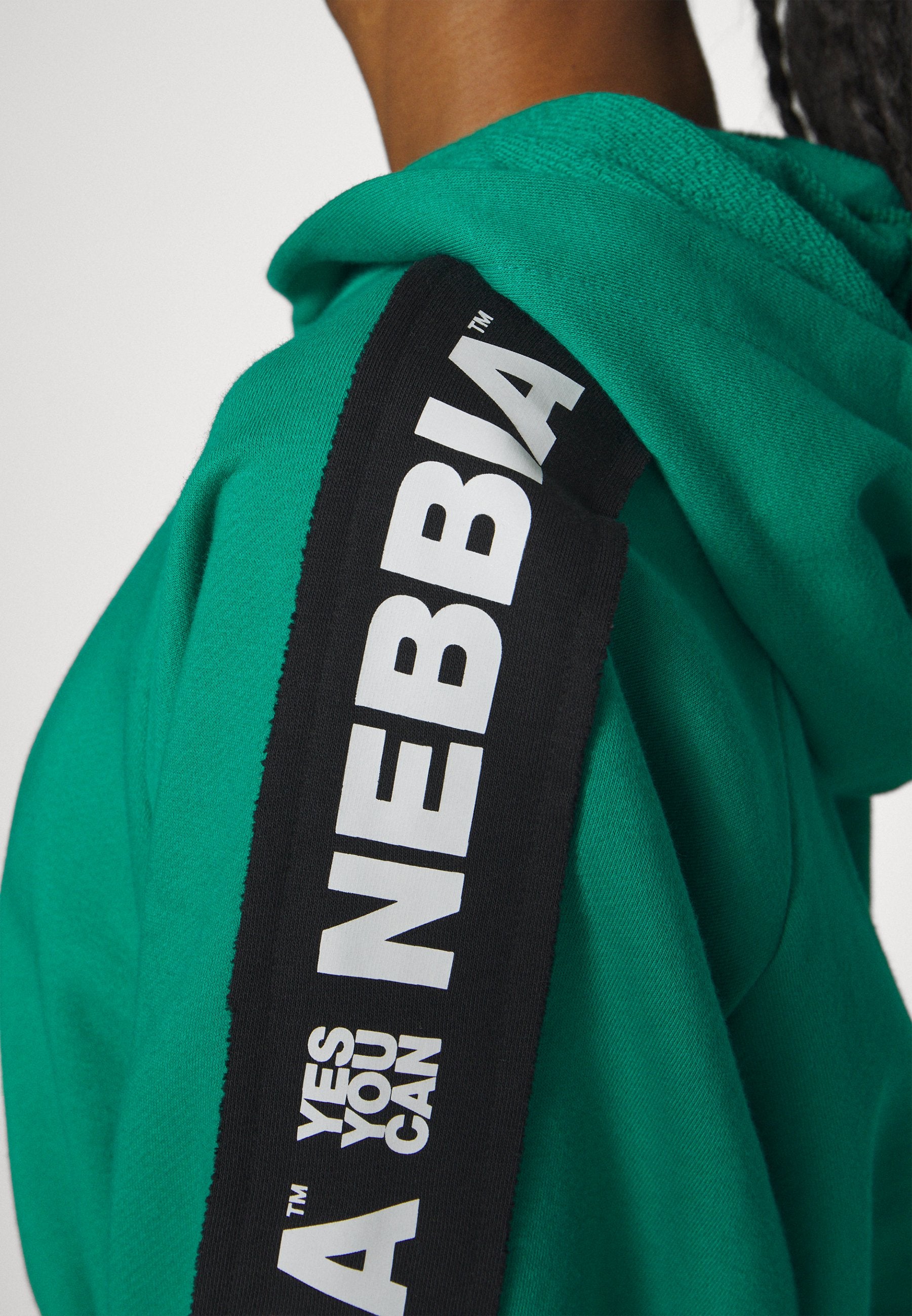 Nebbia WOMEN CROPPED HOODIE