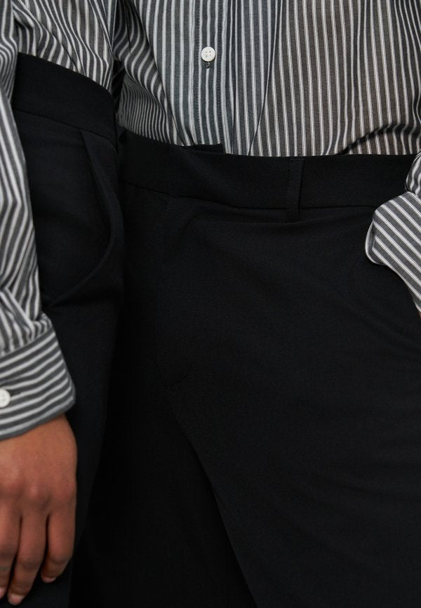 YOURTURN by Zalando TAILORED BOOTLEG TROUSERS