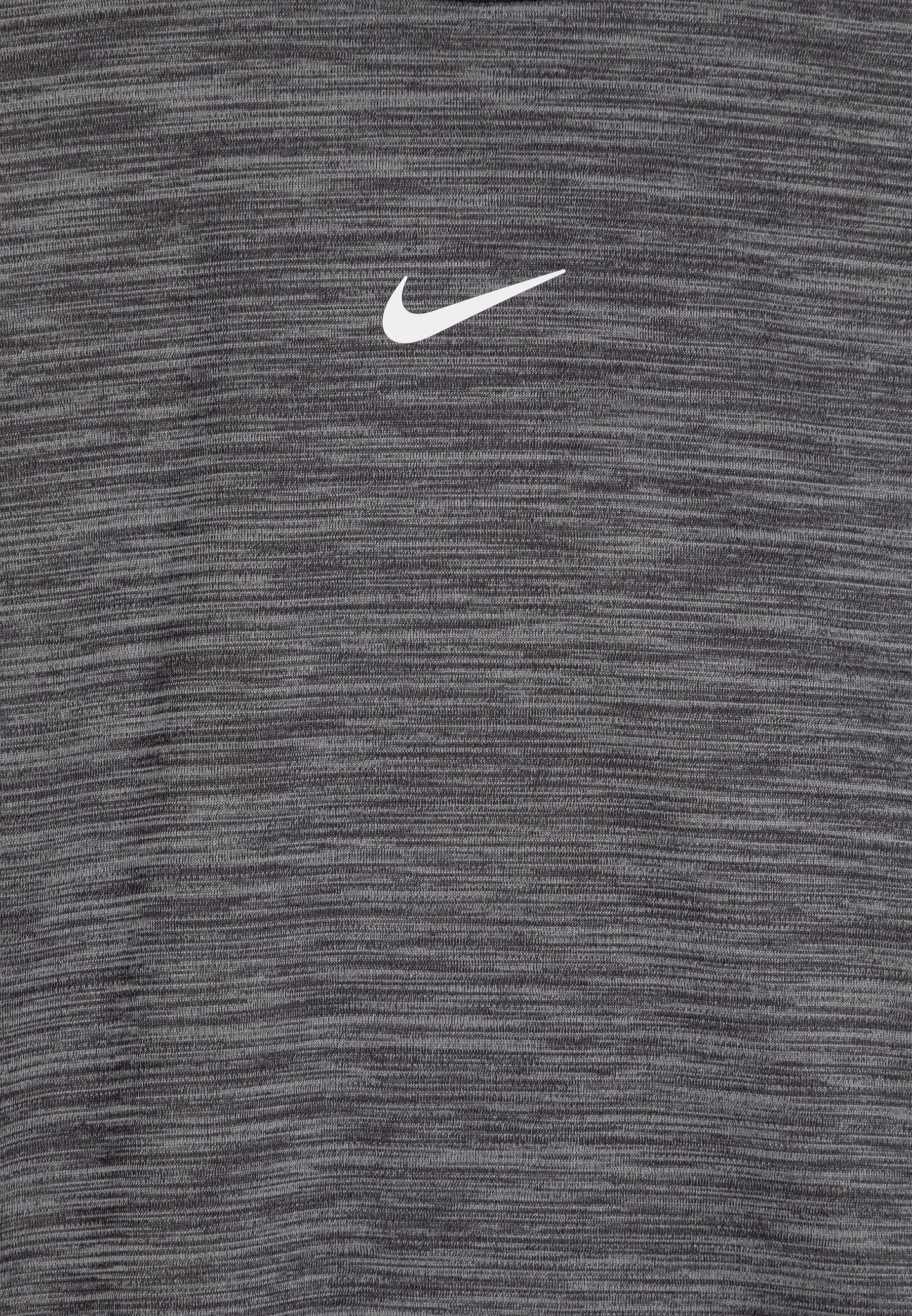 Nike Performance