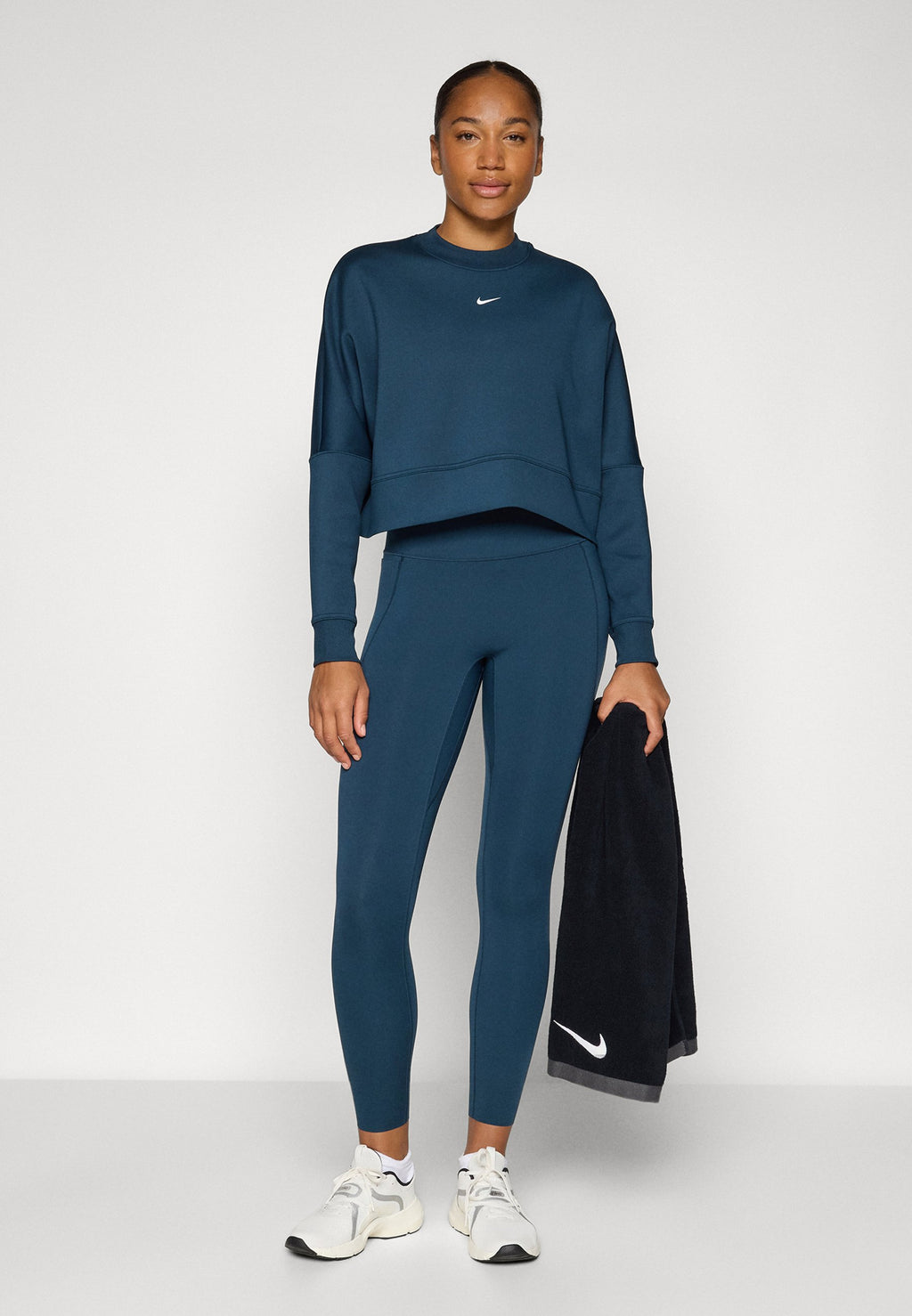 Nike Performance PRIMA