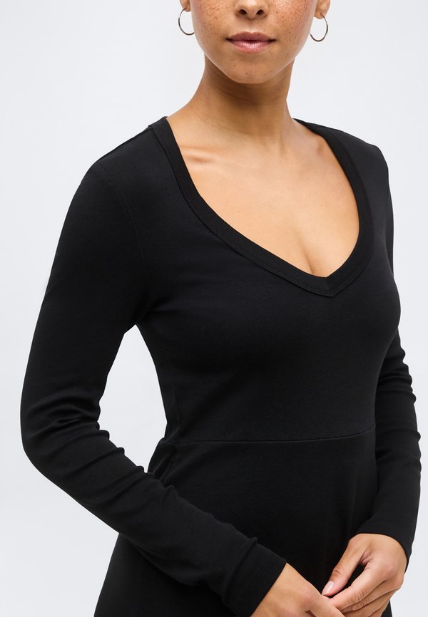 ONLY Petite ONLMILA V NECK DRESS