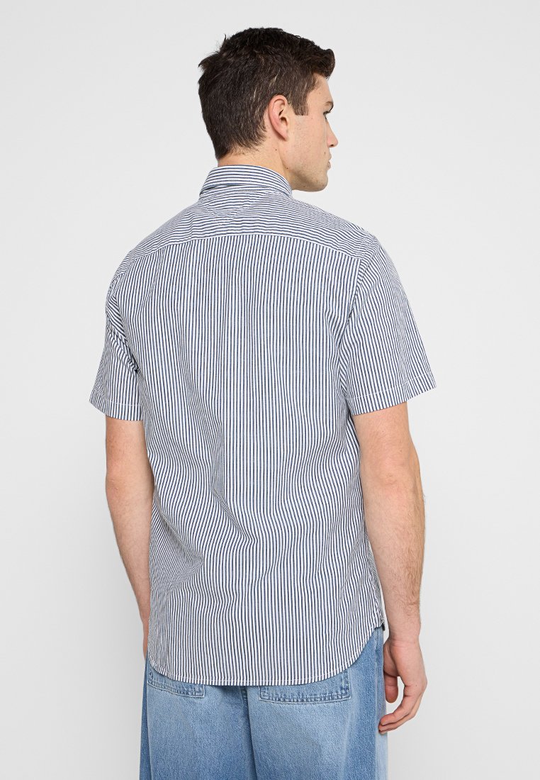 REGULAR FIT Media 4