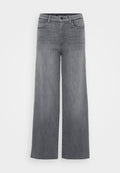 Weite Jeans aus einem ausgewaschenen grauen Denim. Verfügt über fünf Taschen, einen Knopfverschluss und Gürtelschlaufen. Das Material hat eine glatte Textur mit minimaler Ausbleichung.