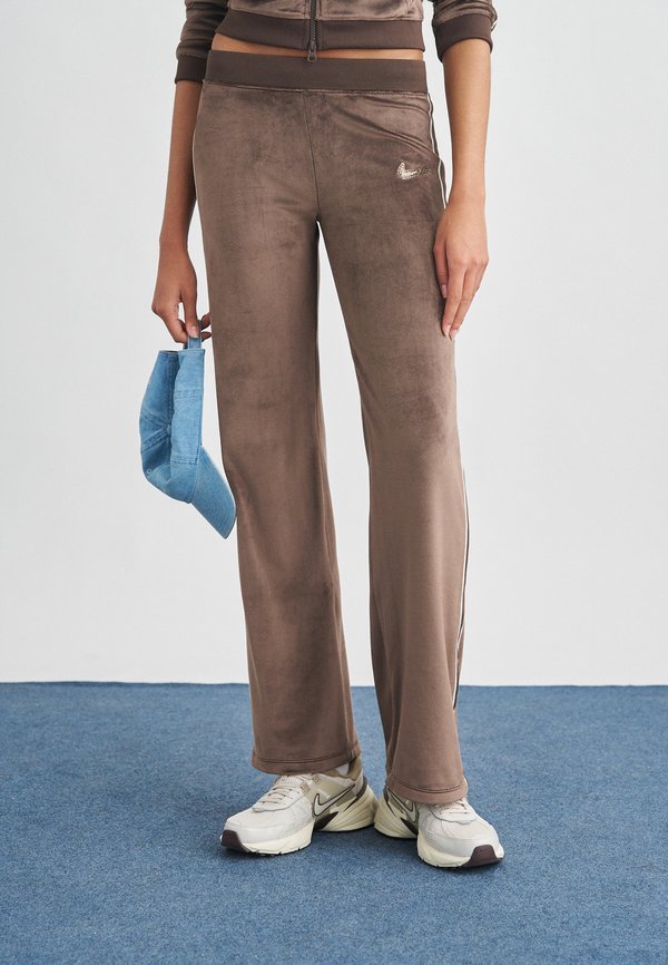 Nike Sportswear Tracksuit bottoms - baroque brown