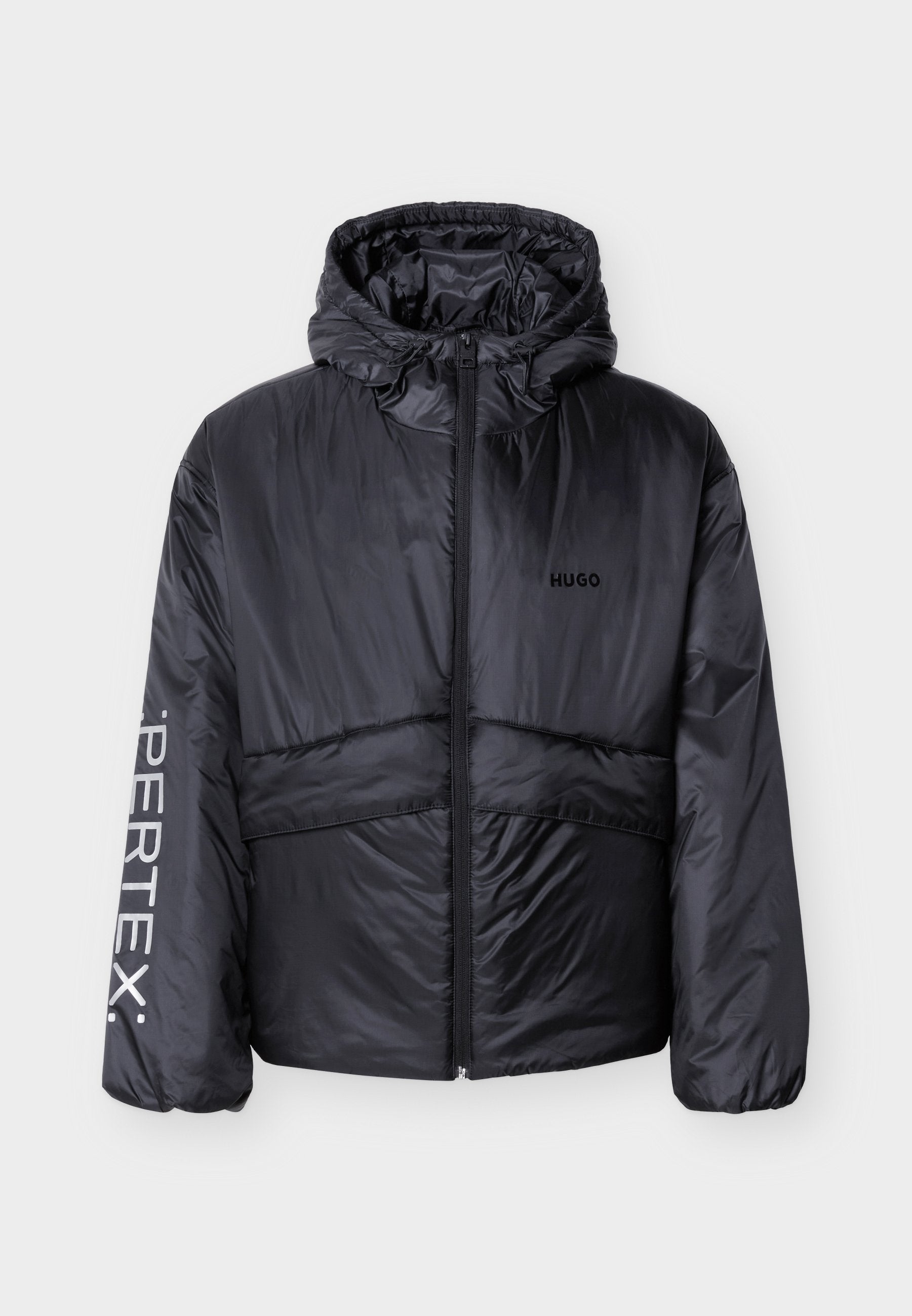 Schwarze Steppjacke mit Kapuze, Frontreißverschluss, "HUGO"-Logo auf der Brust und "PERTEX"-Schriftzug am linken Ärmel, vor weißem Hintergrund präsentiert.