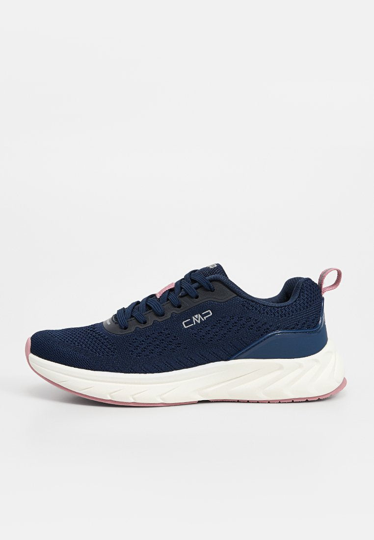 Marineblaue Sportschuhe mit Mesh-Obermaterial, tonalen Schnürsenkeln und hellrosa Akzenten. Ausgestattet mit einer gepolsterten weißen Sohle und einem sicheren Fersenriemen.