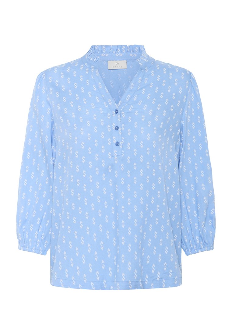Himmelblause Bluse mit langen Ärmeln, kleinen weißen Diamantmustern, einem Rüschenkragen und drei blauen Knöpfen an der Vorderseite.