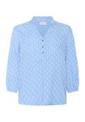 Himmelblause Bluse mit langen Ärmeln, kleinen weißen Diamantmustern, einem Rüschenkragen und drei blauen Knöpfen an der Vorderseite.