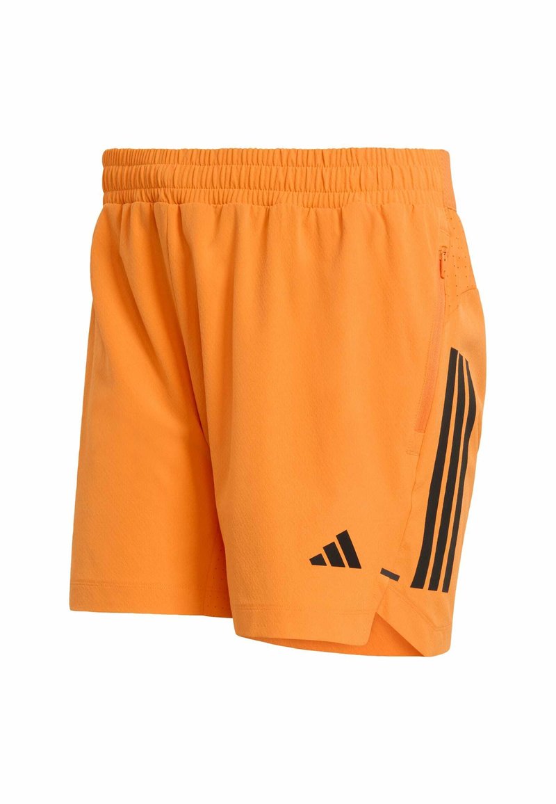 D4T POWER 3 STRIPES SHORTS Media 1