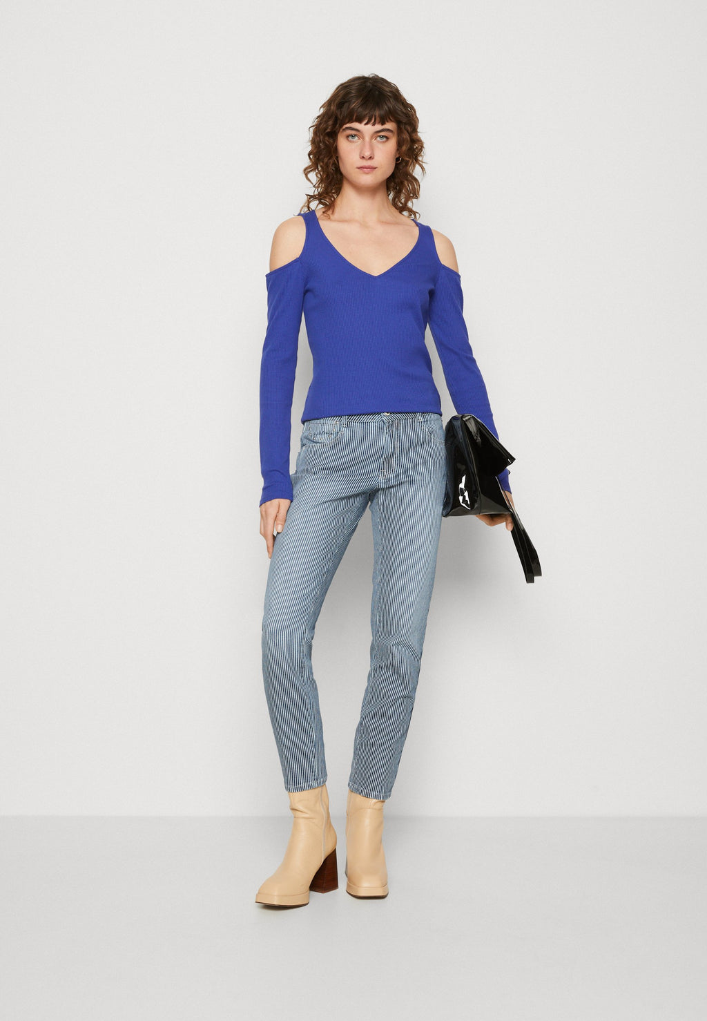 GAP COLD SHOULDER