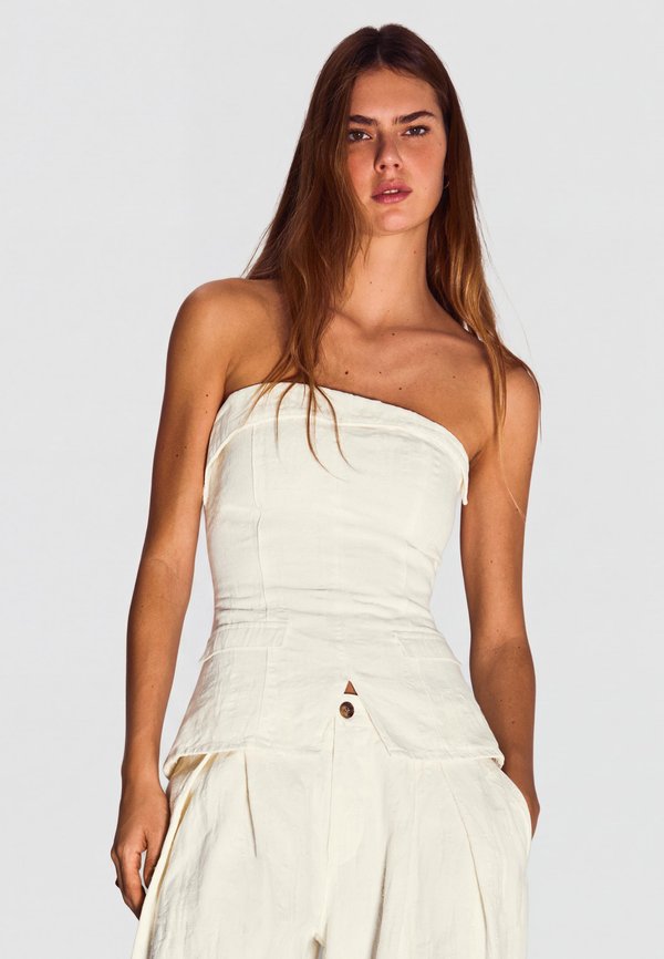 Bershka TEXTURED BANDEAU TOP - Blouse - white