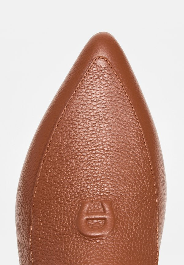AIGNER BLAIR