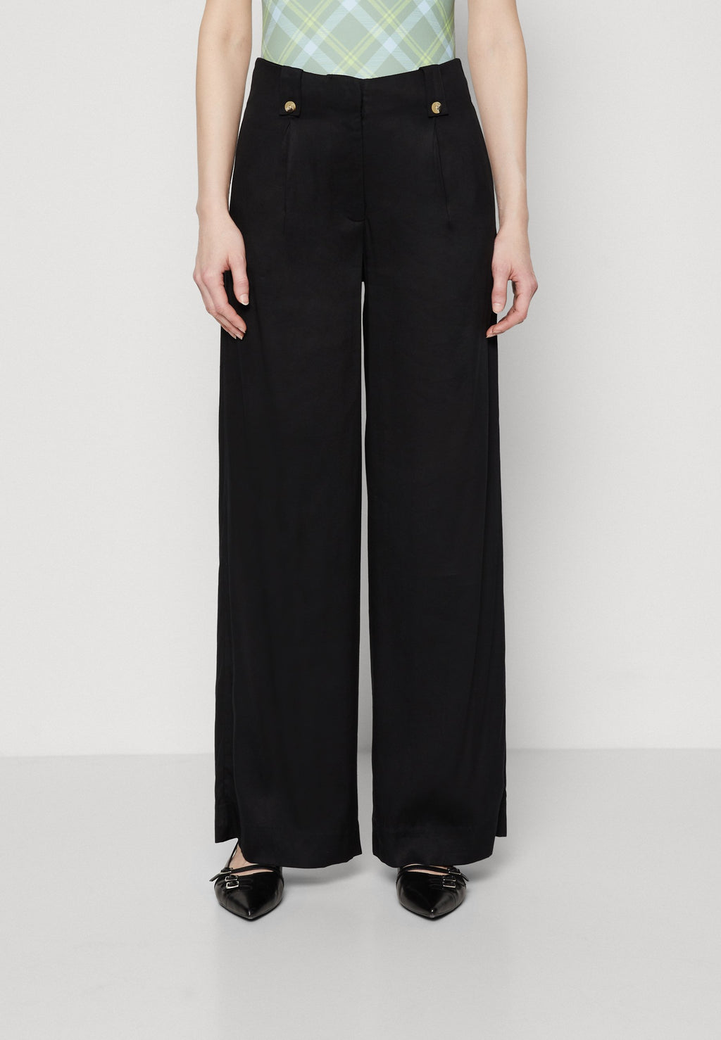 Anna Field Tall