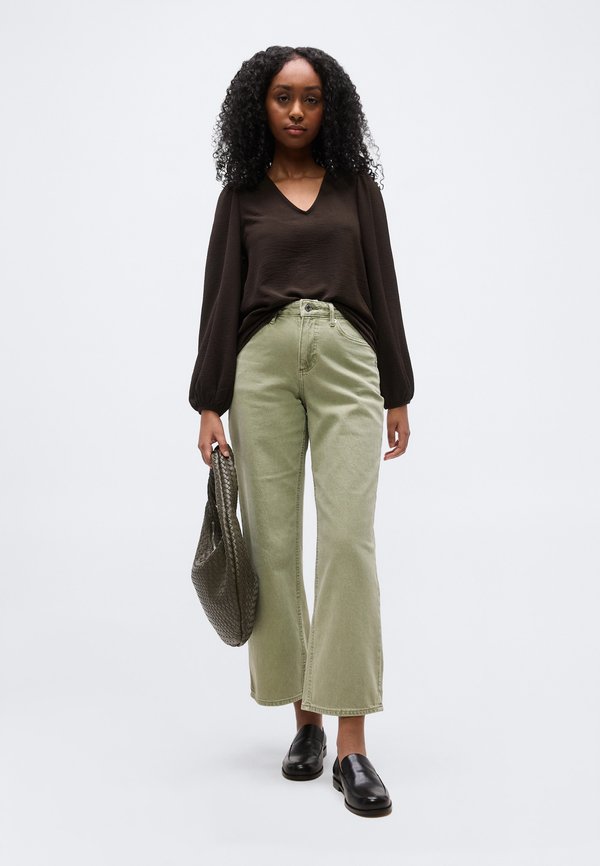 Vero Moda Petite VMALVA V NECK