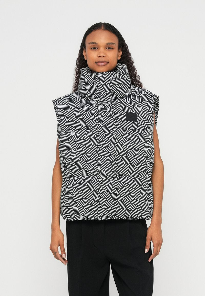 DKNY Weste Media 1