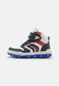 Hochschnittige Sneaker mit einem marineblauen und weißen Synthetik-Obermaterial, roten Akzenten, Velcro-Riemen und blauen LED-Lichtern in der Sohle.