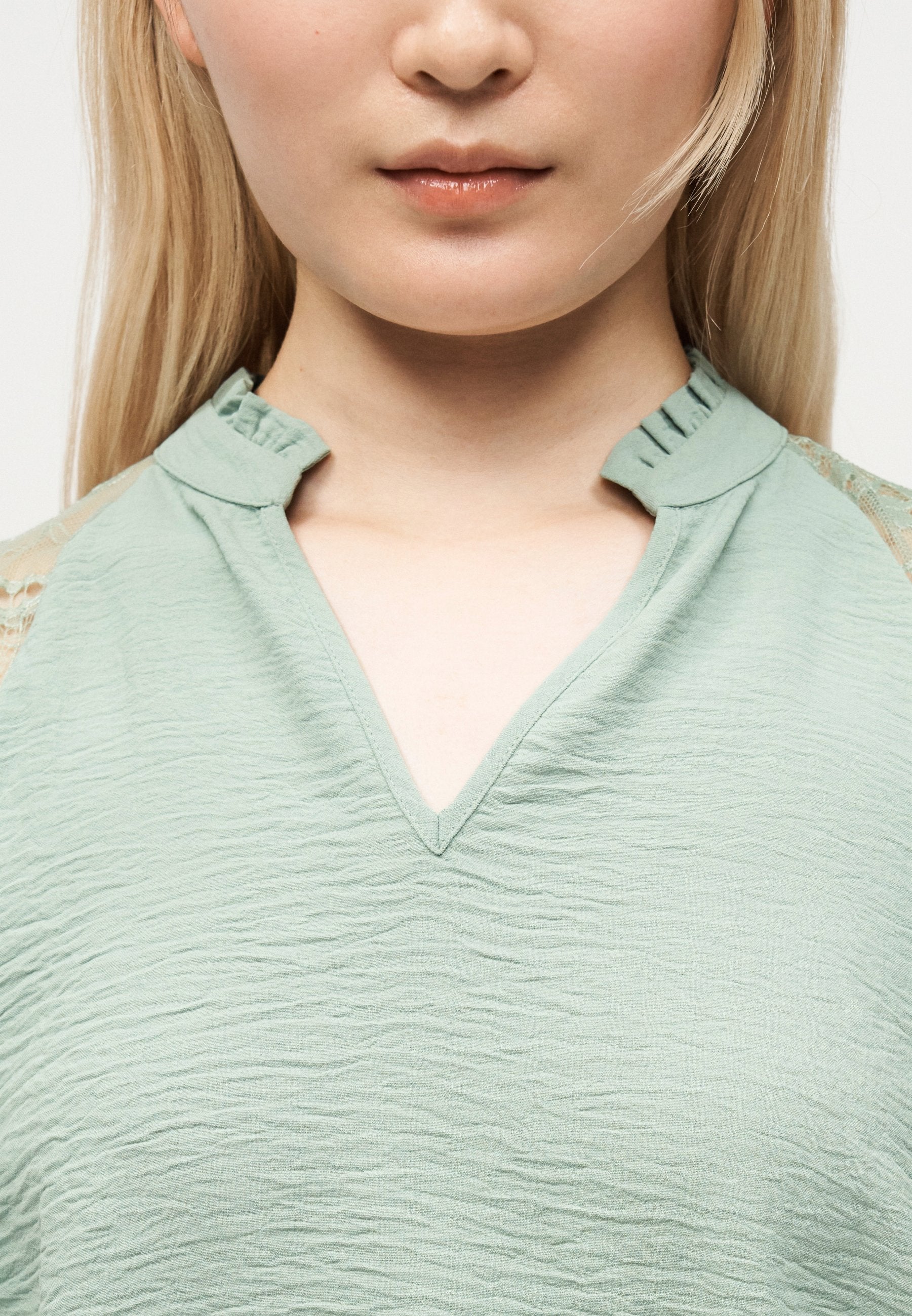 ONLY ONLPLOY METTE V NECK