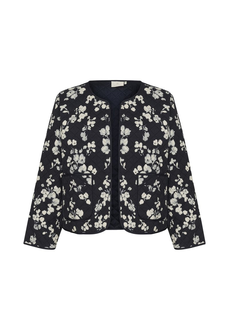 Gepolsterte dunkelmarineblaue Jacke mit weißem Blumenmuster, runder Halsausschnitt, zwei Vordertaschen und langen Ärmeln. Strukturierter Stoff hebt das Design hervor.