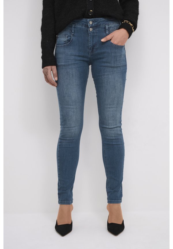 My Essential Wardrobe  FIOLA