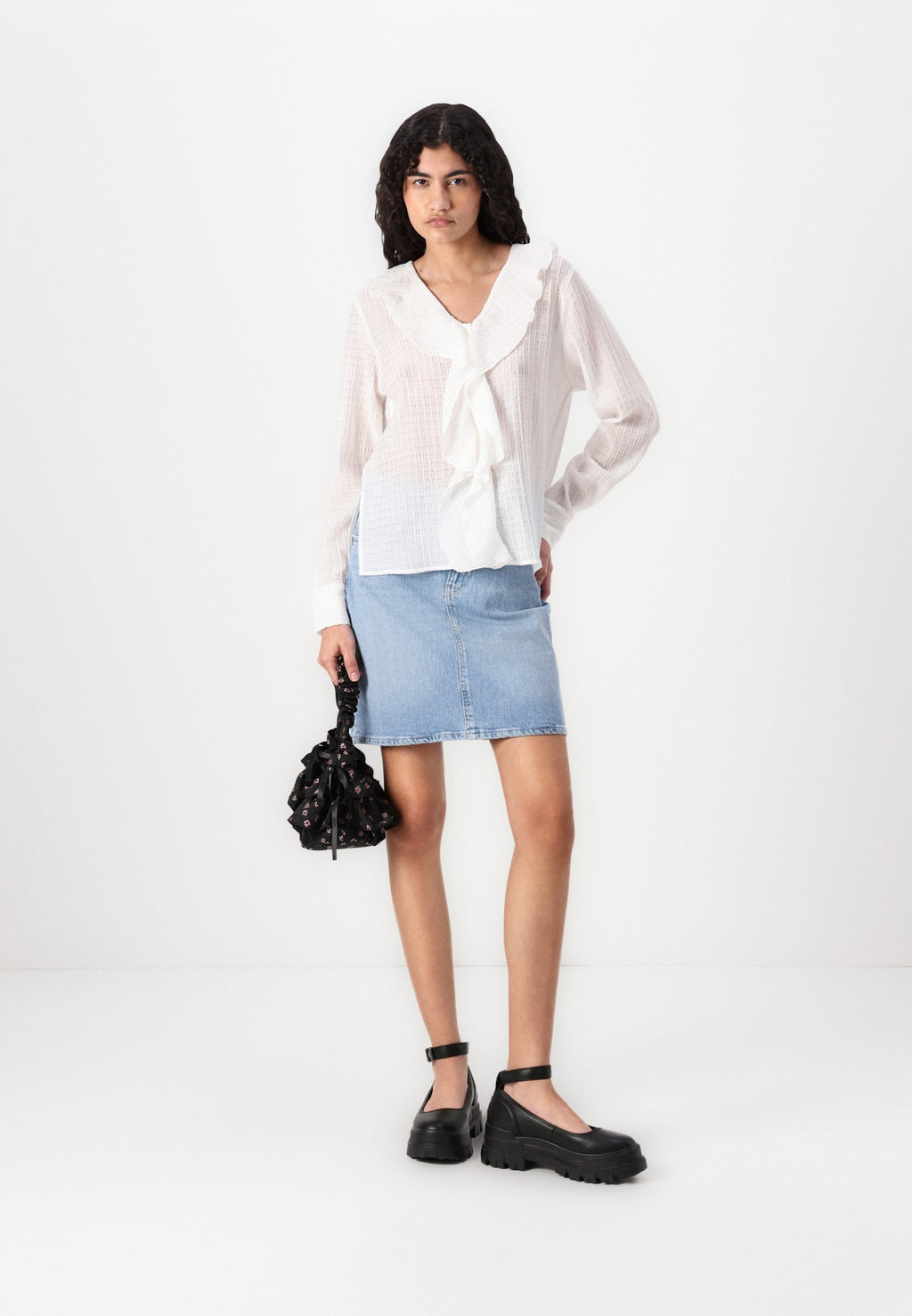 ONLY ONLISA V NECK FRILL