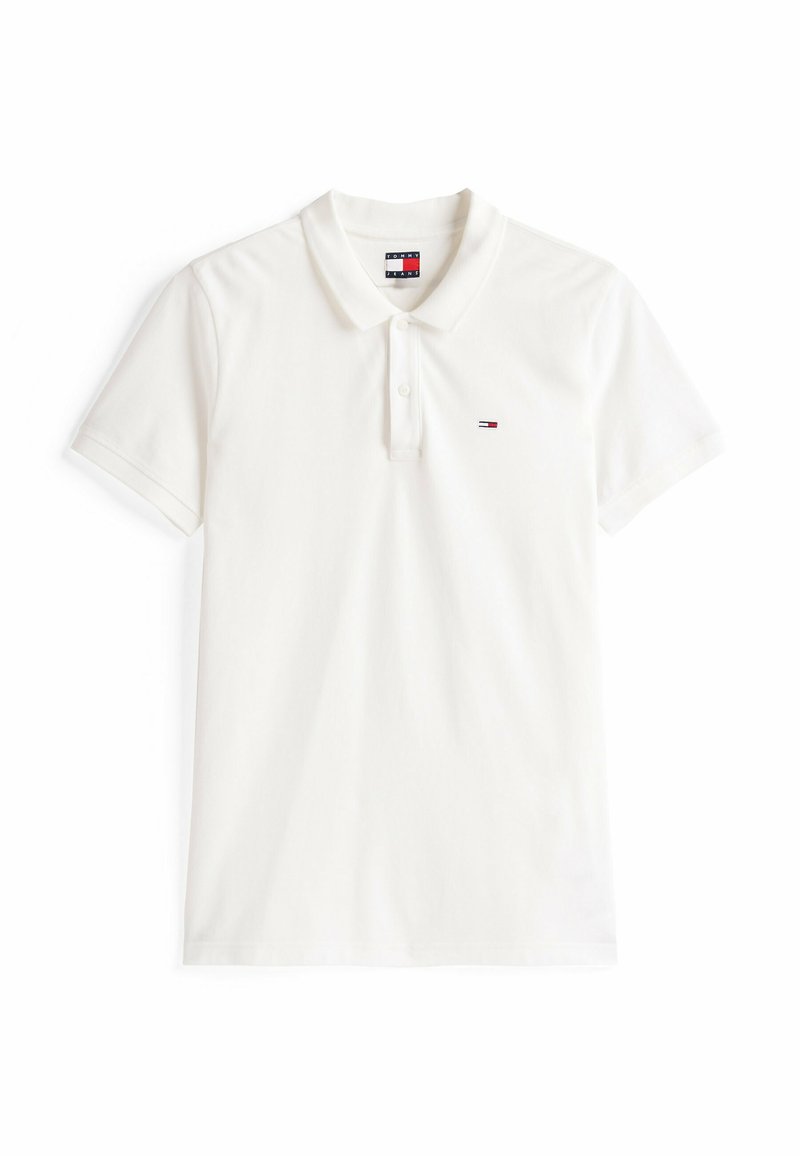 Weißes Polohemd aus Baumwolle, mit umgeschlagenem Kragen, kurzen Ärmeln und einem kleinen Logo in Rot, Weiß und Blau auf der Brust.