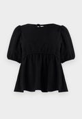 Schwarze Bluse mit kurzen Ärmeln, texturierter Oberfläche, Rundhalsausschnitt, elastischem Taillenbund und Rückenschnürung. Ausgestellte Silhouette.