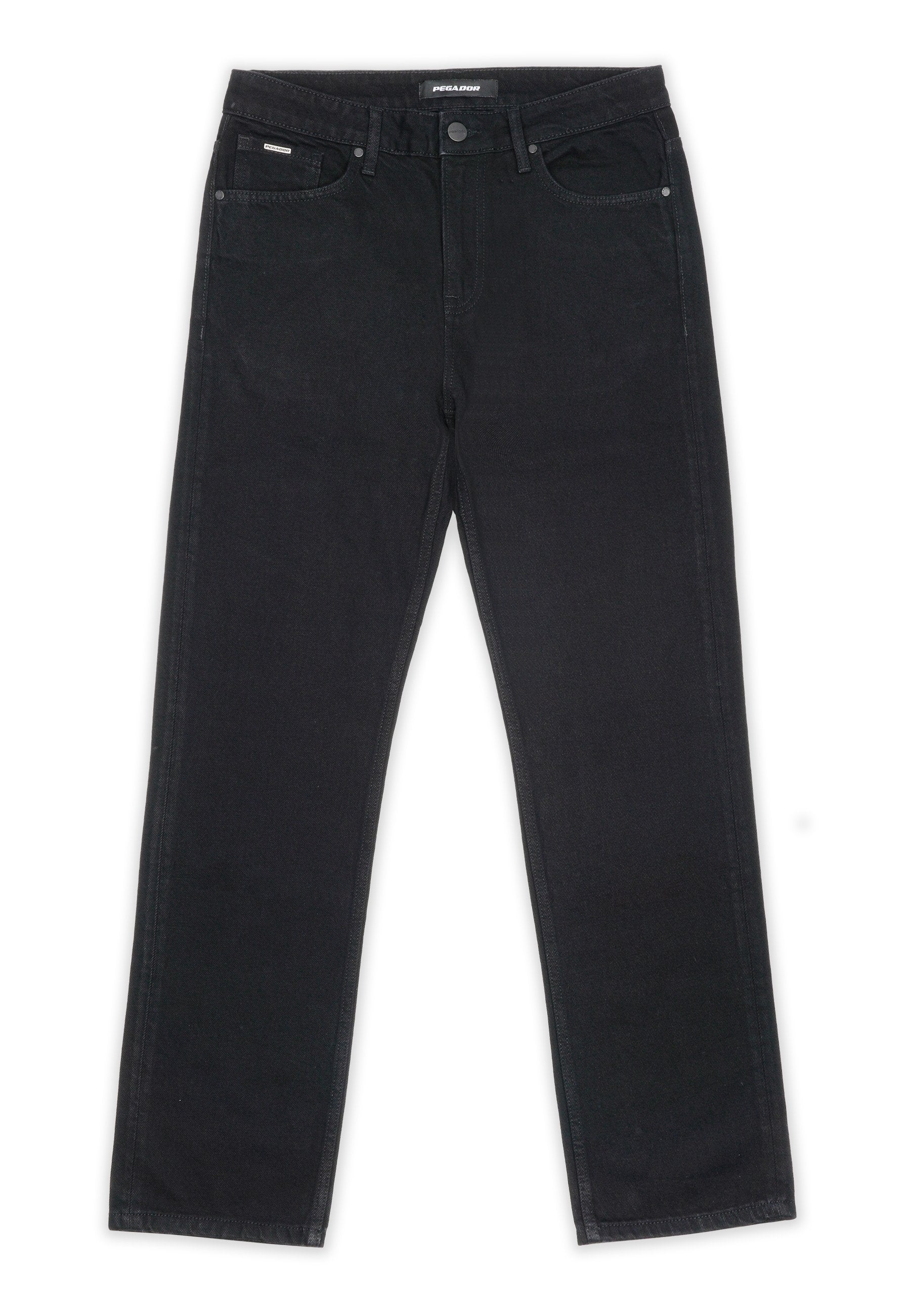 Schwarze gerade Jeans aus Denim. Verfügt über fünf Taschen, Gürtelschlaufen und ein Logonlabel in der Nähe des Bundes. Glatte Textur, einheitliche Farbe.