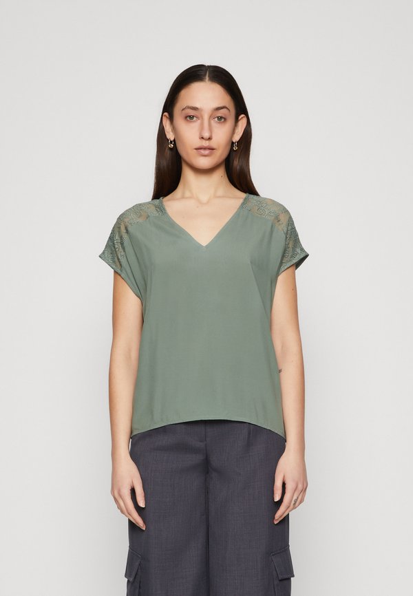 Vero Moda Tall VMRUSK V NECK