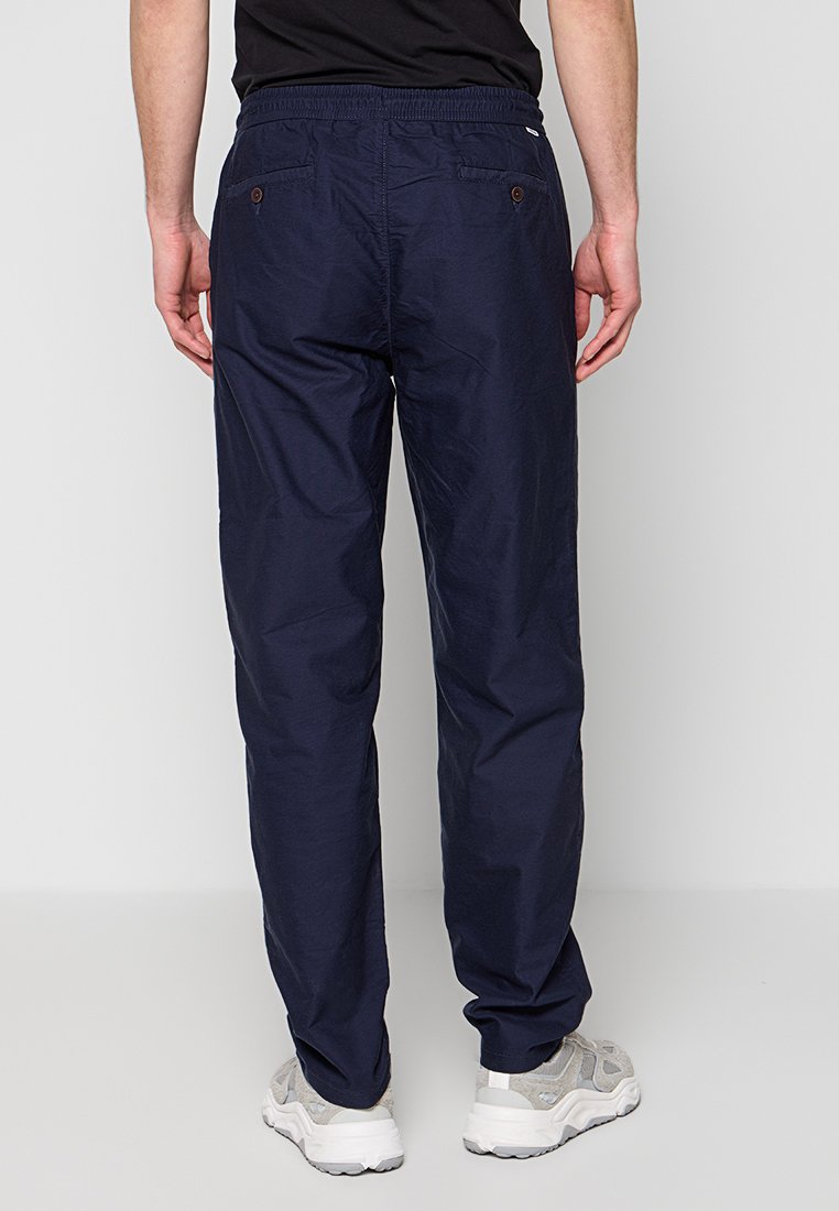 REGULAR FIT Media 3