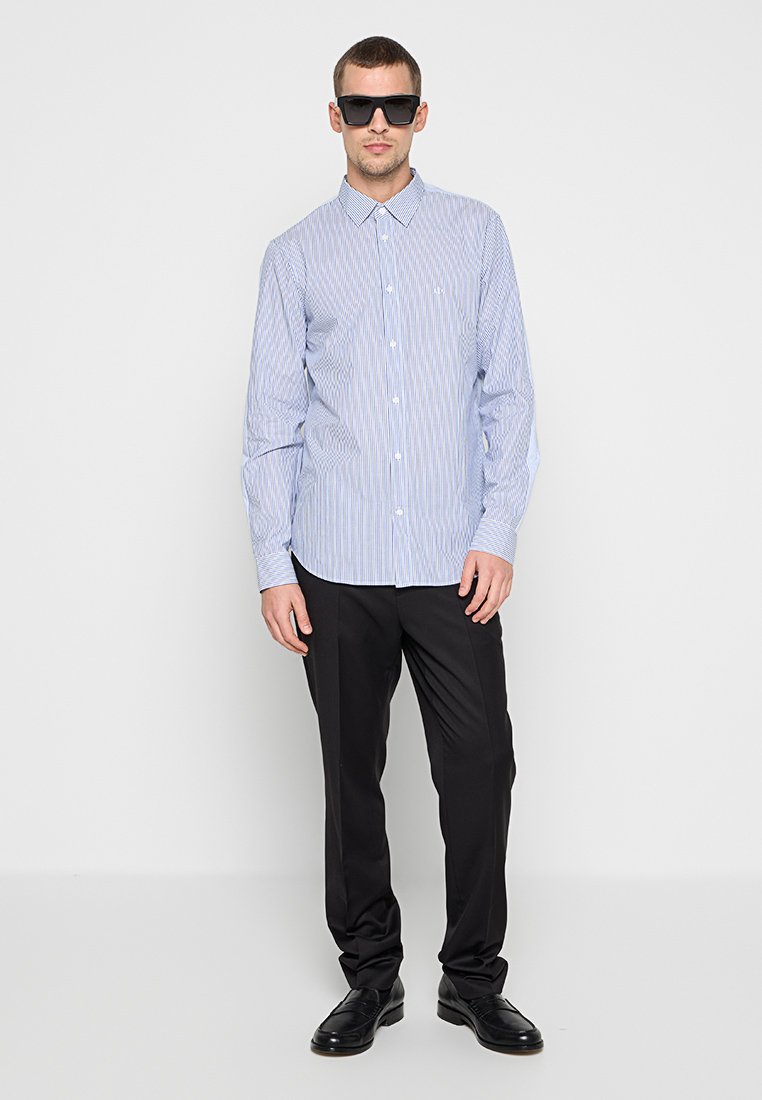 REGULAR FIT Media 3