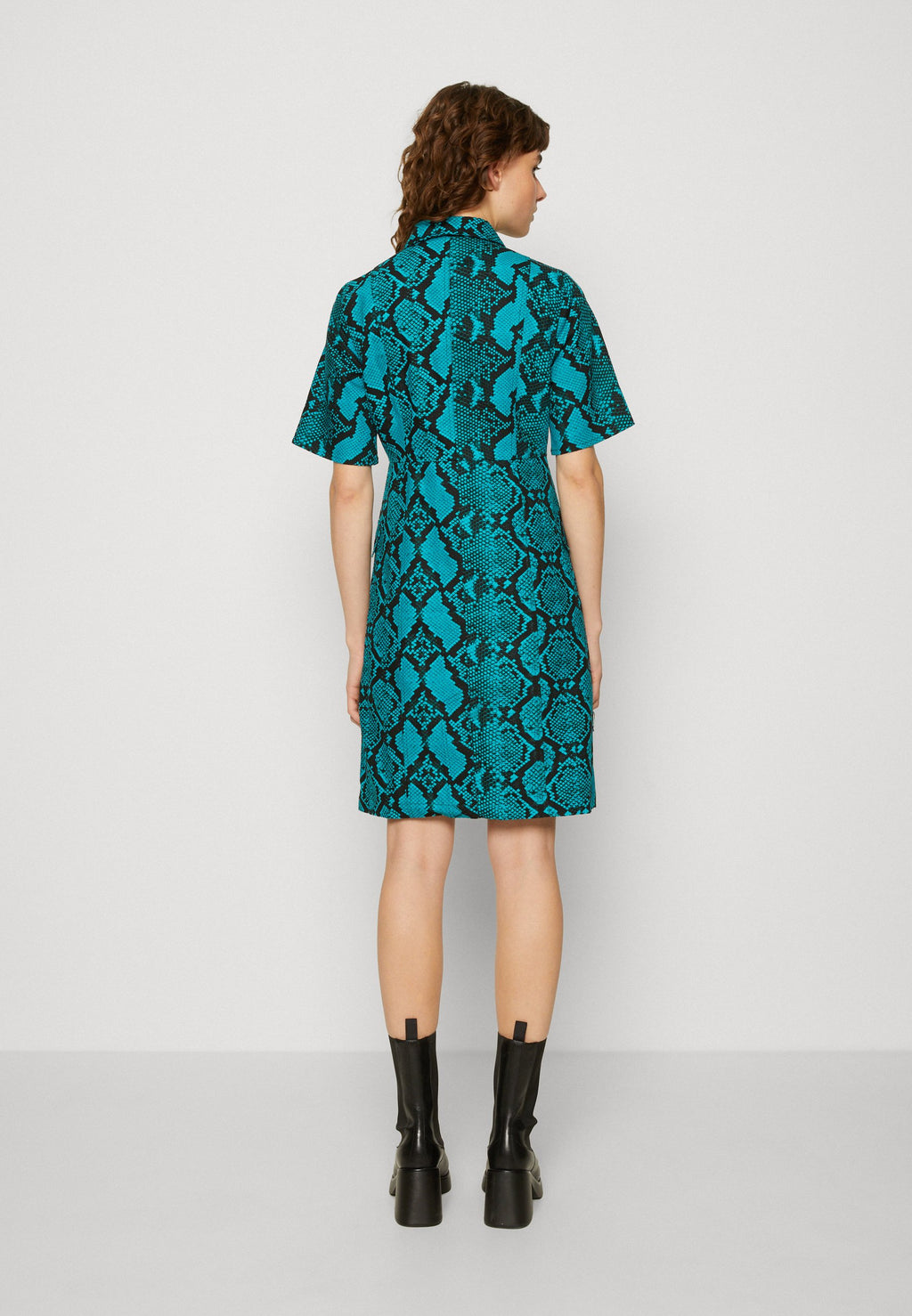 SOMETHINGNEW KAMALA SHORT DRESS