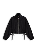 Schwarze Reißverschlussjacke mit Stehkragen, elastischen Bündchen und verstellbaren Kordeln am Saum, auf weißem Hintergrund dargestellt.