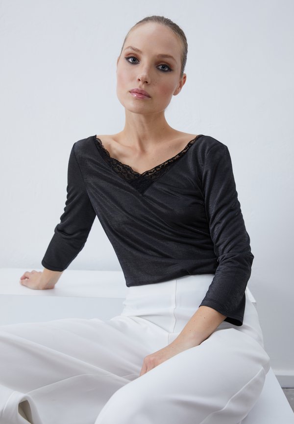 Anna Field