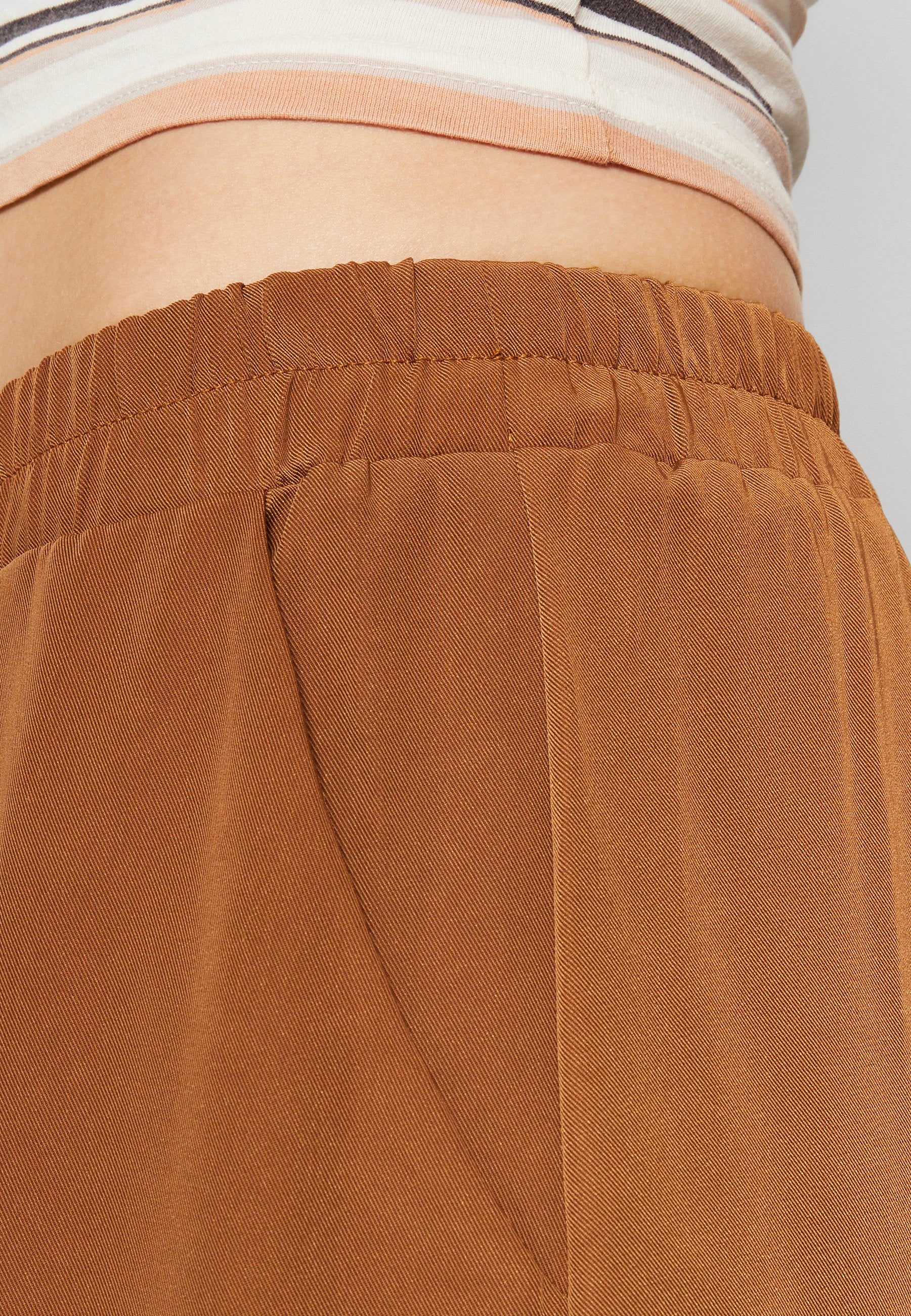 VILA VIPETRA CARGO SKIRT