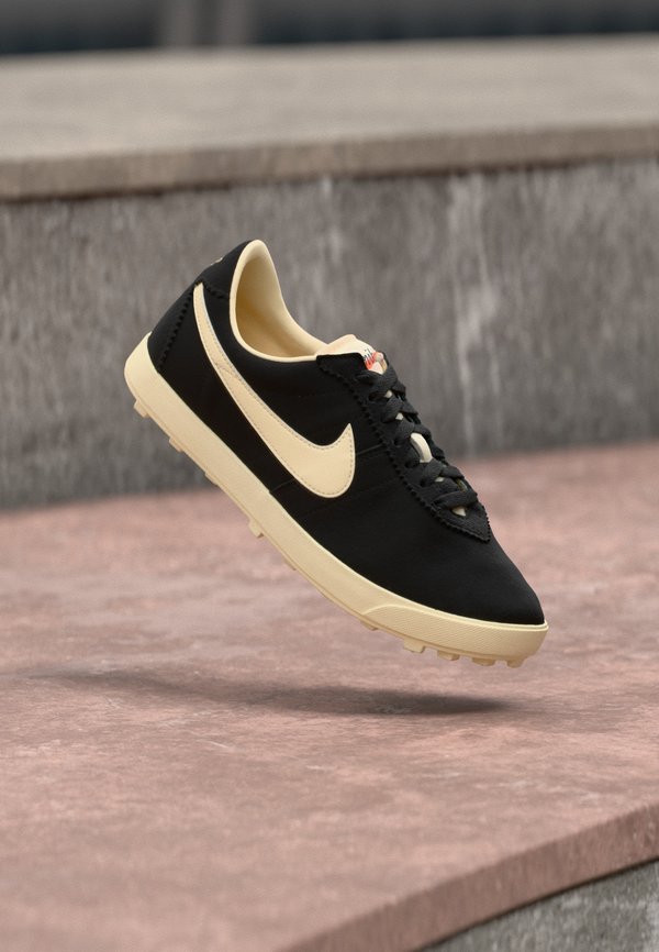 Nike Sportswear ASTROGRABBER - Trainers - black