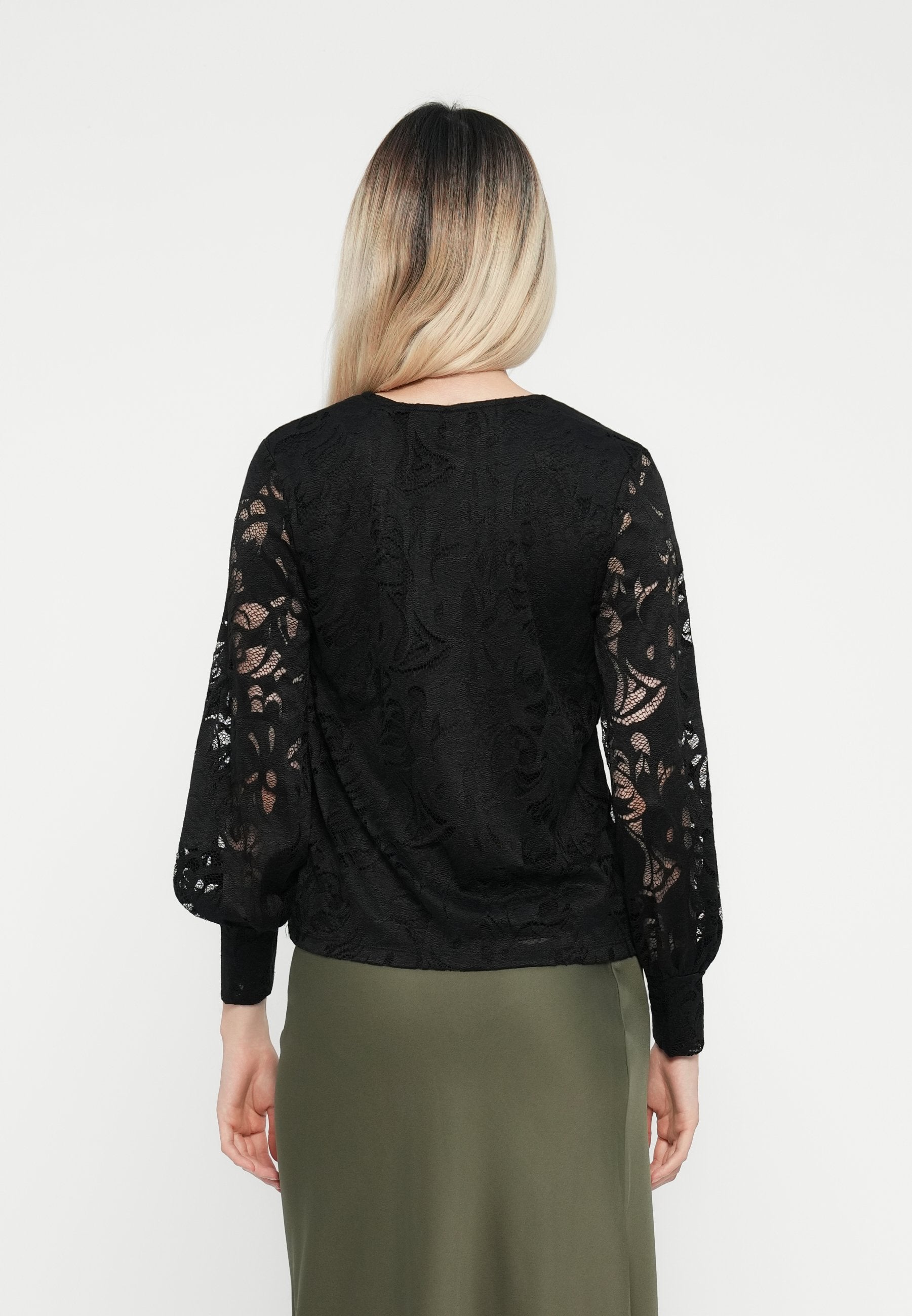 VILA VISTASIA V NECK
