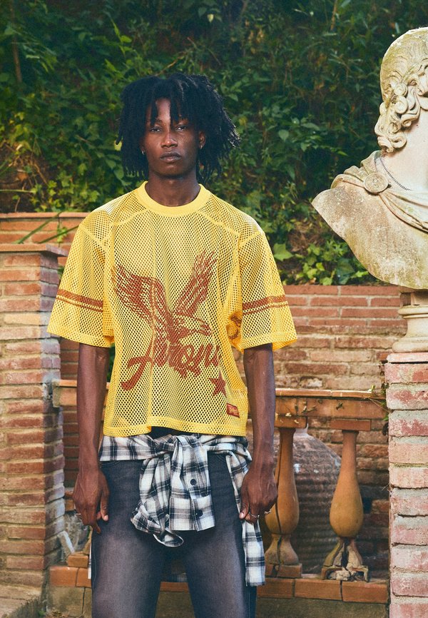 Bershka BOXY-FIT MESH PRINT - T-SHIRT - Print T-shirt - yellow