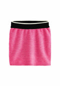 Figurbetontes rosa Strickrock mit einem schwarzen gerippten Bund und einer weißen Akzentlinie. Weiche Textur; gerade Form; knielanges Design.